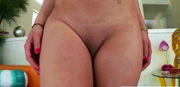  Solo Girl Put Things In Her Holes On Cam vid-25